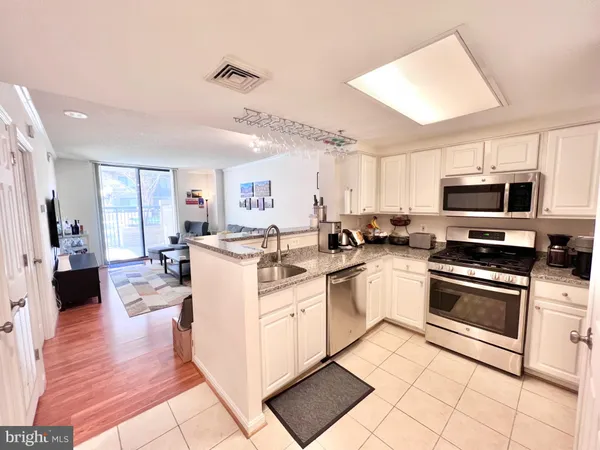 $2,425 | 3830 9th Street North, Unit 105, Arlington, VA 22203