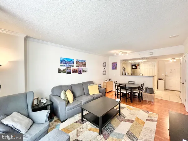 $2,425 | 3830 9th Street North, Unit 105, Arlington, VA 22203