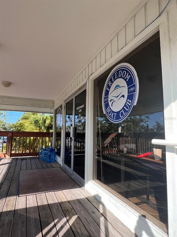 611 Destiny Drive, Unit 115 Ruskin, FL 33570 - Photo 16 of 28 a picture of a room with a large tree