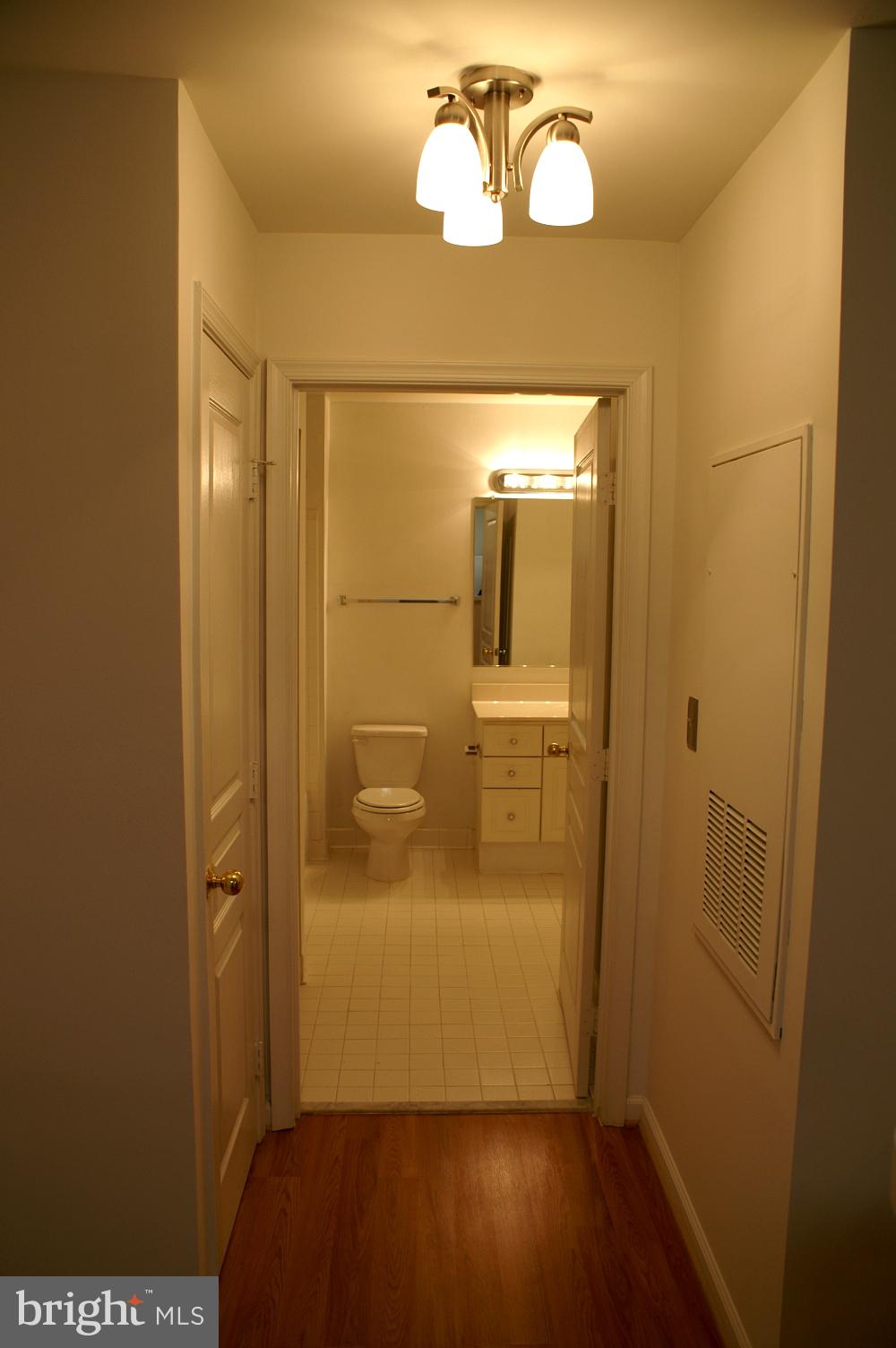 5563 Seminary Road, Unit 111 Falls Church, VA 22041 - Photo 5 of 27 Hallway