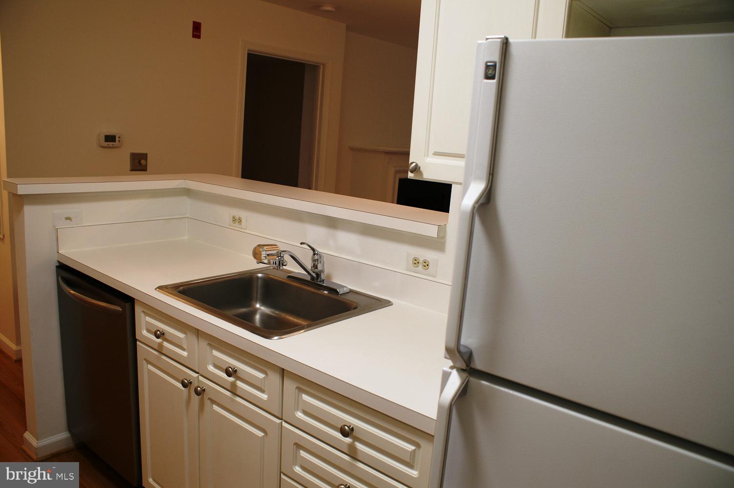 5563 Seminary Road, Unit 111 Falls Church, VA 22041 - Photo 7 of 27 Kitchen