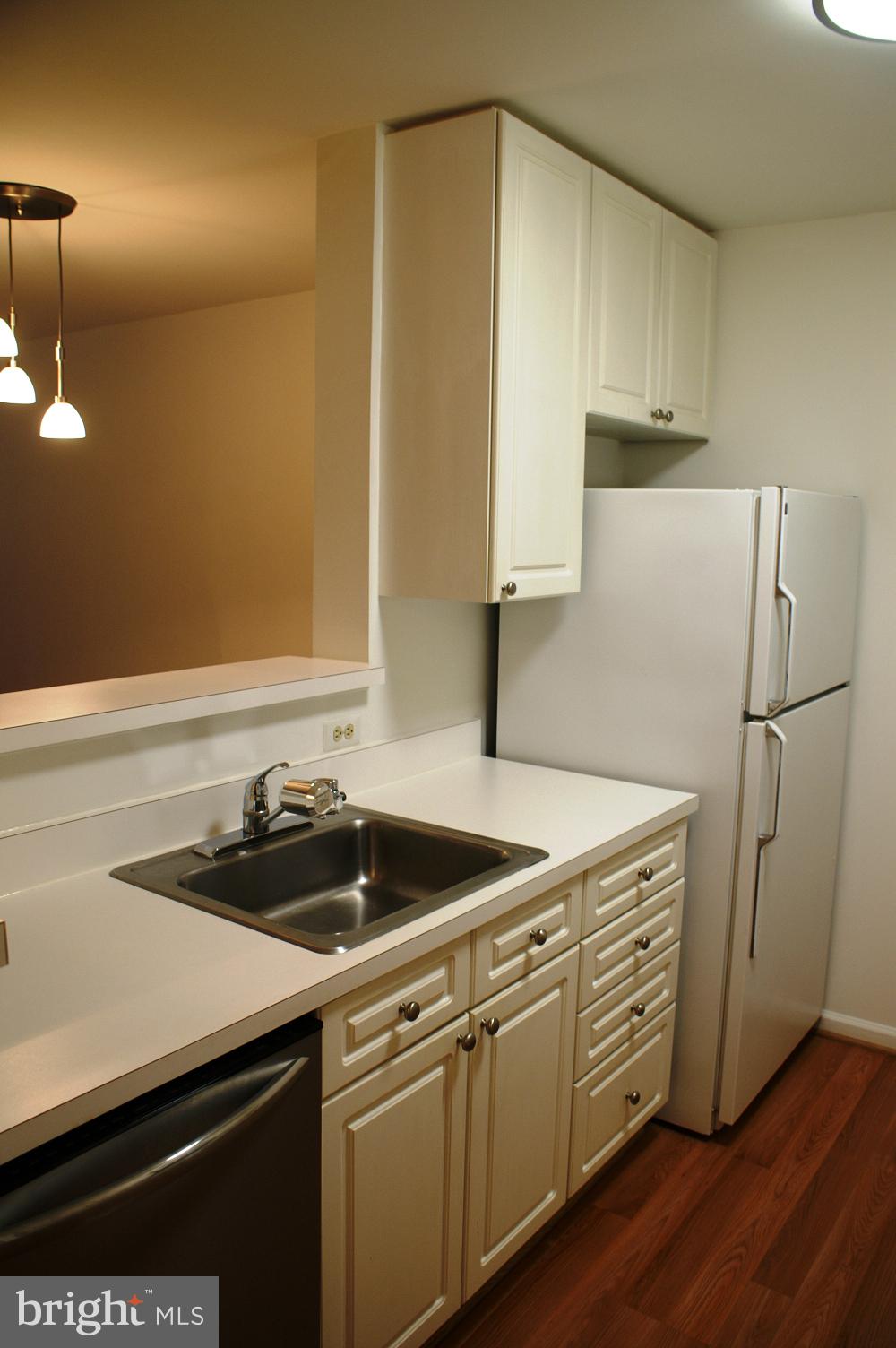 5563 Seminary Road, Unit 111 Falls Church, VA 22041 - Photo 8 of 27 Kitchen