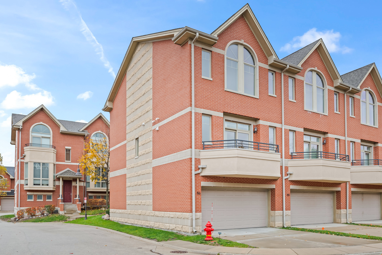 86 Legacy Lane Wheeling, IL 60090 - Photo 2 of 21