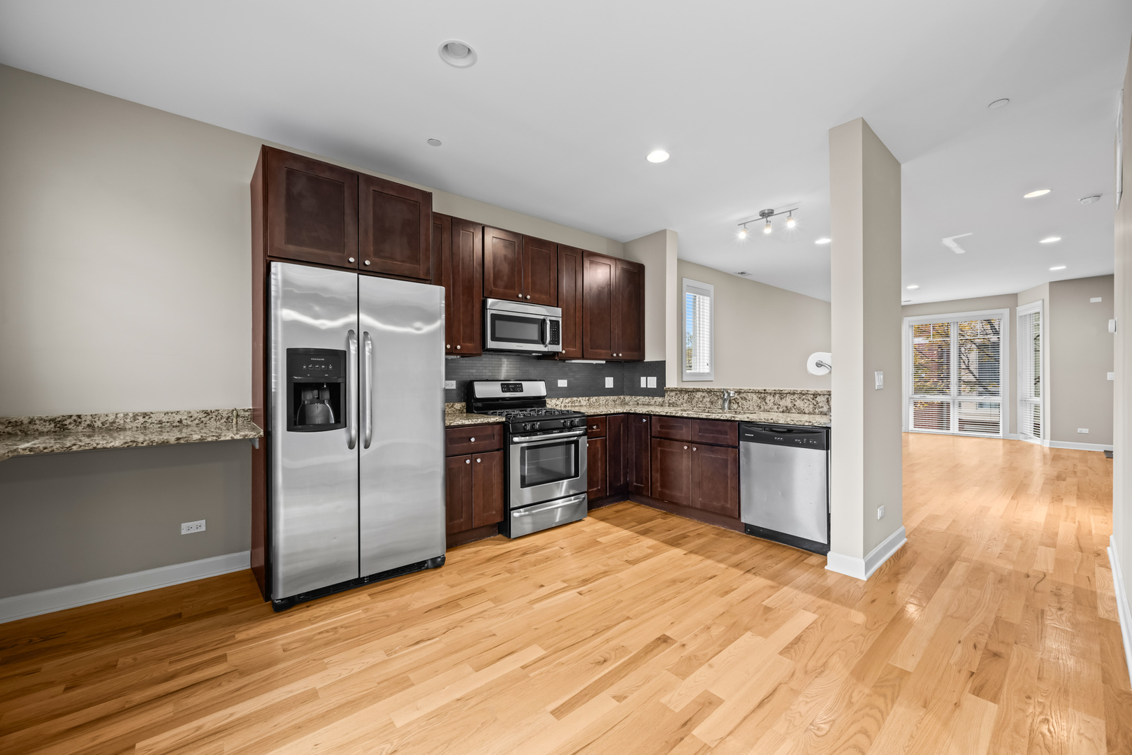 86 Legacy Lane Wheeling, IL 60090 - Photo 6 of 21