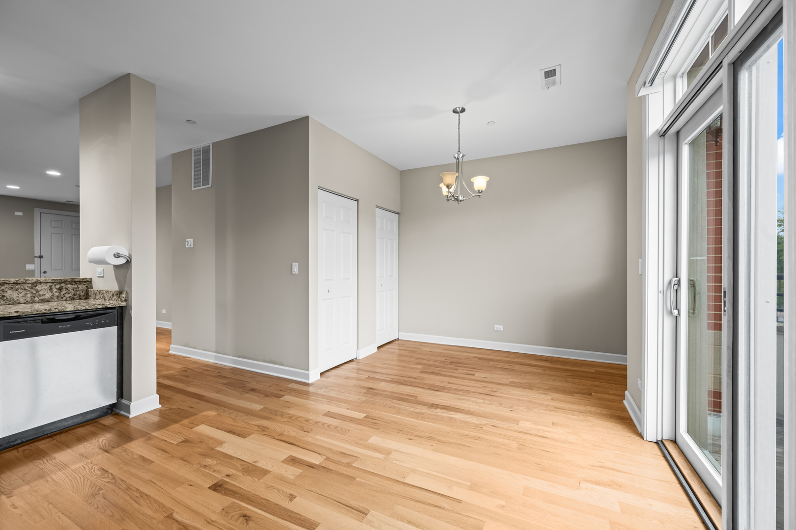 86 Legacy Lane Wheeling, IL 60090 - Photo 7 of 21