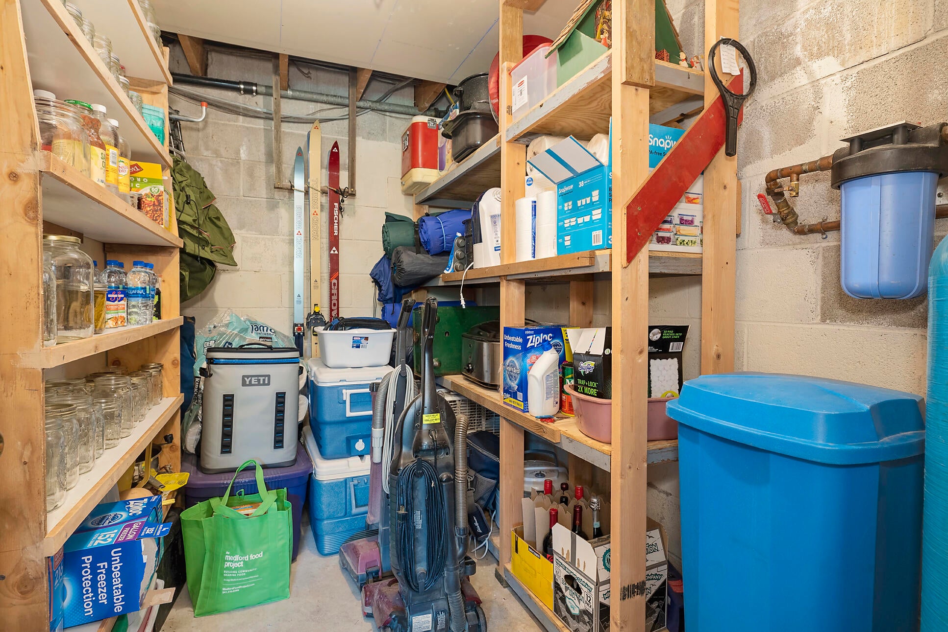 6456 Pioneer Road Medford, OR 97501 - Photo 32 of 40 dry storage