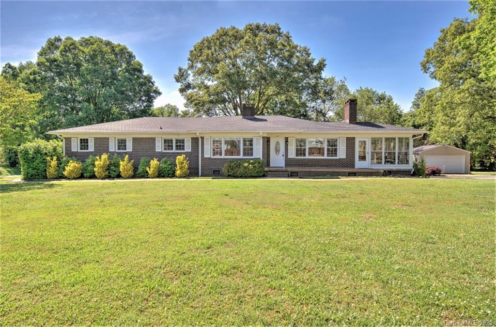 218 Hammett Bridge Road Greer, SC 29650 - Photo 2 of 38