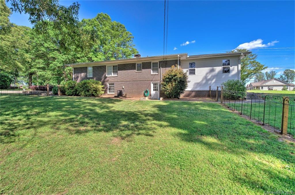 218 Hammett Bridge Road Greer, SC 29650 - Photo 11 of 38