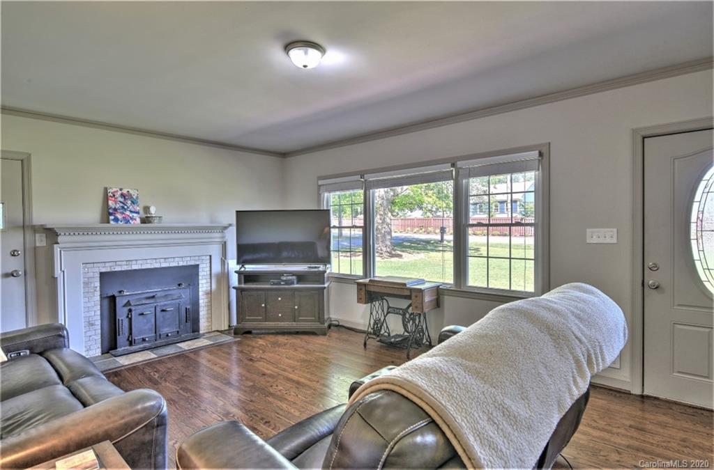 218 Hammett Bridge Road Greer, SC 29650 - Photo 13 of 38