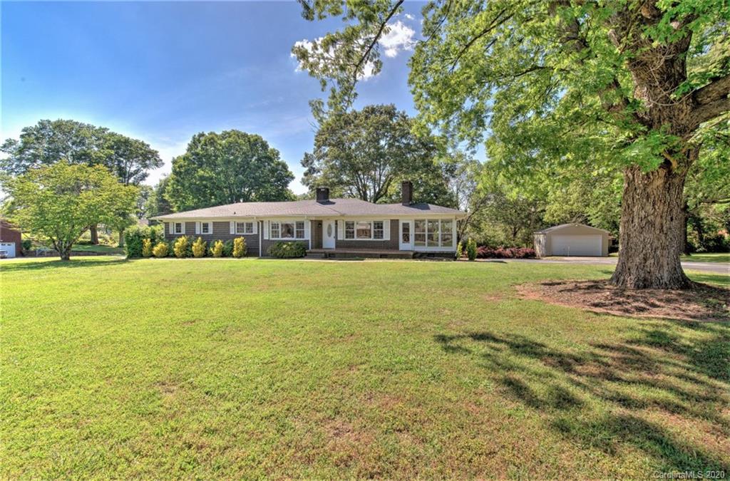 218 Hammett Bridge Road Greer, SC 29650 - Photo 3 of 38