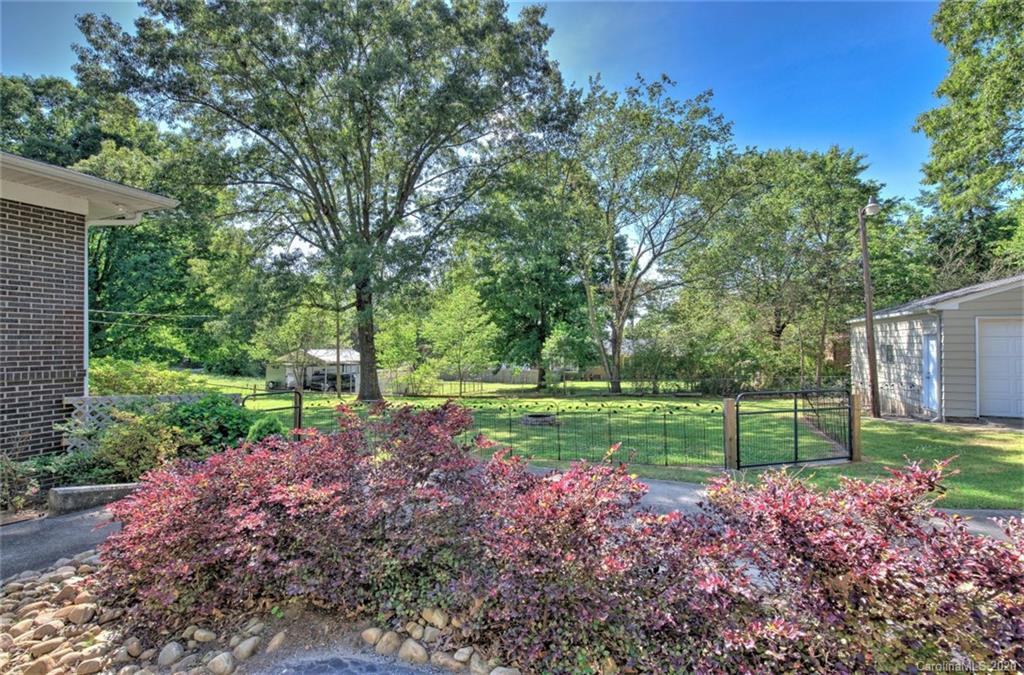 218 Hammett Bridge Road Greer, SC 29650 - Photo 7 of 38