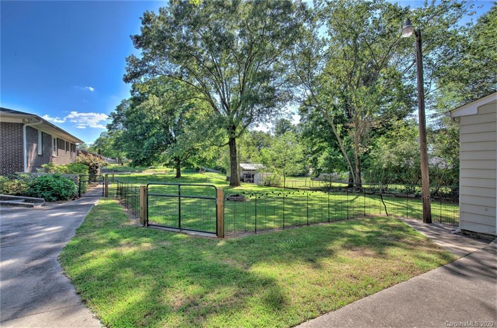 218 Hammett Bridge Road Greer, SC 29650 - Photo 8 of 38