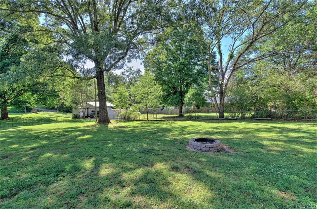 218 Hammett Bridge Road Greer, SC 29650 - Photo 9 of 38