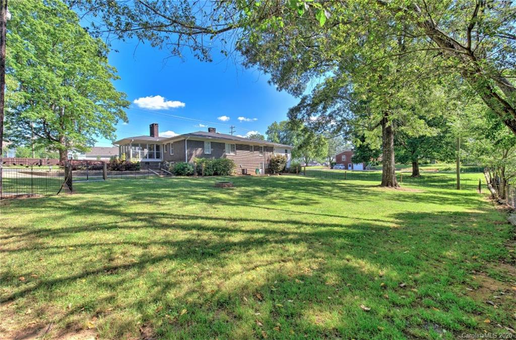 218 Hammett Bridge Road Greer, SC 29650 - Photo 10 of 38
