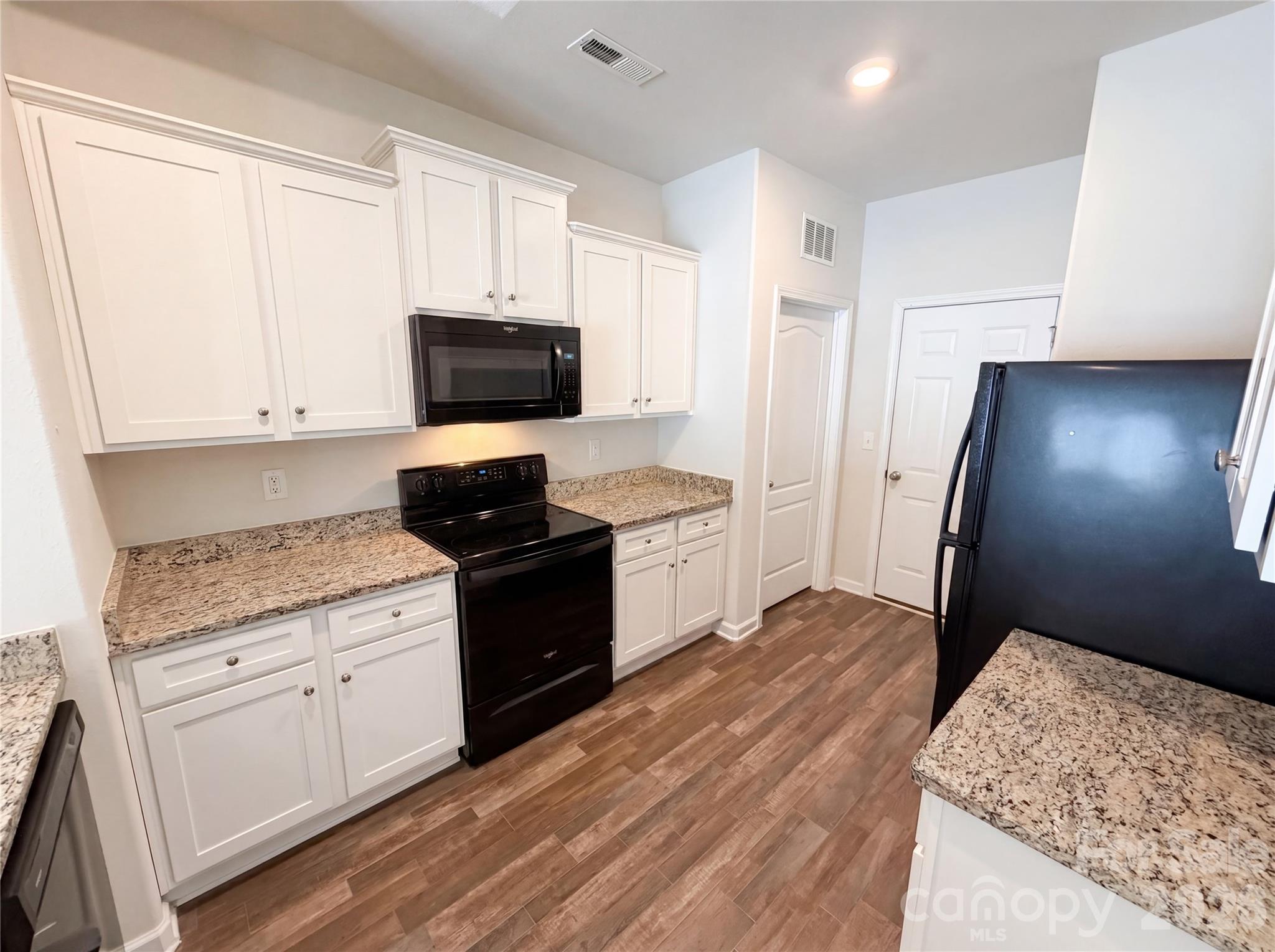 7336 Amberly Hills Road Charlotte, NC 28215 - Photo 9 of 25