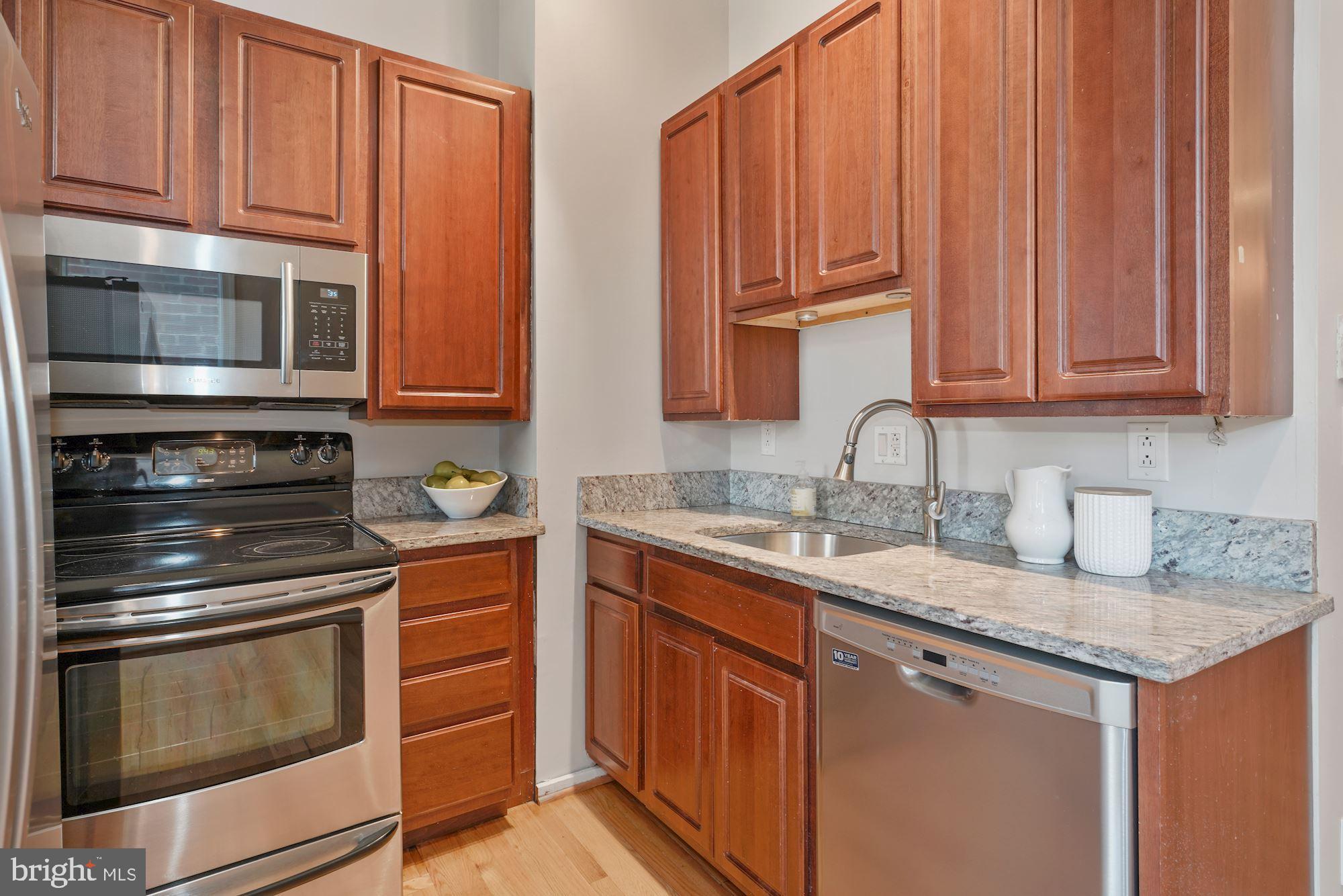 716 3rd Street Northeast Washington, DC 20002 - Photo 11 of 27 Granite / Stainless Kitchen