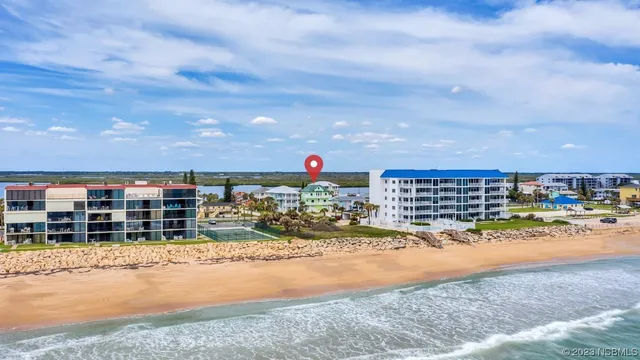 a view of entryway and hall