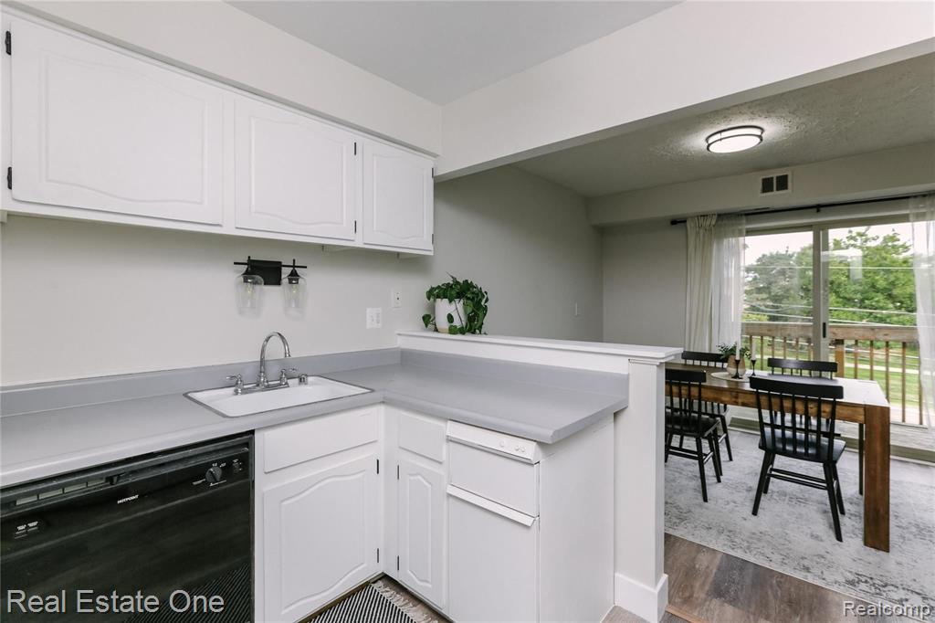 1665 Riverside Drive, Unit 12 Rochester Hills, MI 48309 - Photo 12 of 26