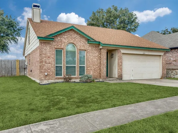 $2,200 | 7124 Summerset Drive, Benbrook, TX 76126