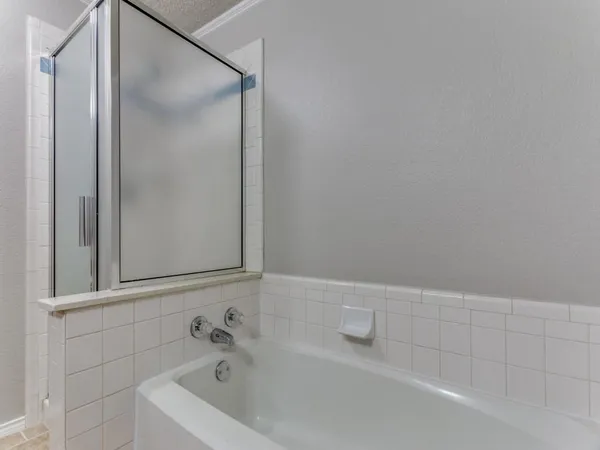 $2,200 | 7124 Summerset Drive, Benbrook, TX 76126