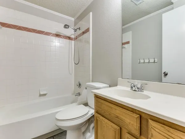 $2,200 | 7124 Summerset Drive, Benbrook, TX 76126
