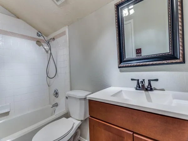 $2,200 | 7124 Summerset Drive, Benbrook, TX 76126