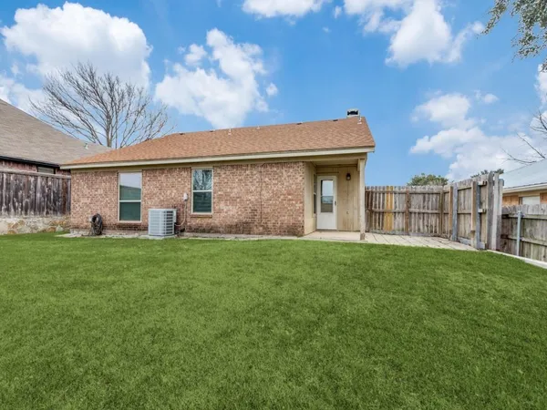 $2,200 | 7124 Summerset Drive, Benbrook, TX 76126