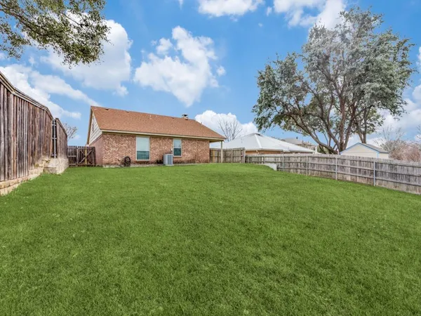 $2,200 | 7124 Summerset Drive, Benbrook, TX 76126