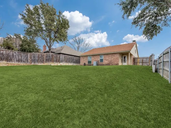 $2,200 | 7124 Summerset Drive, Benbrook, TX 76126