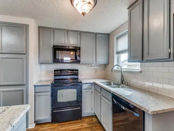 $2,200 | 7124 Summerset Drive, Benbrook, TX 76126