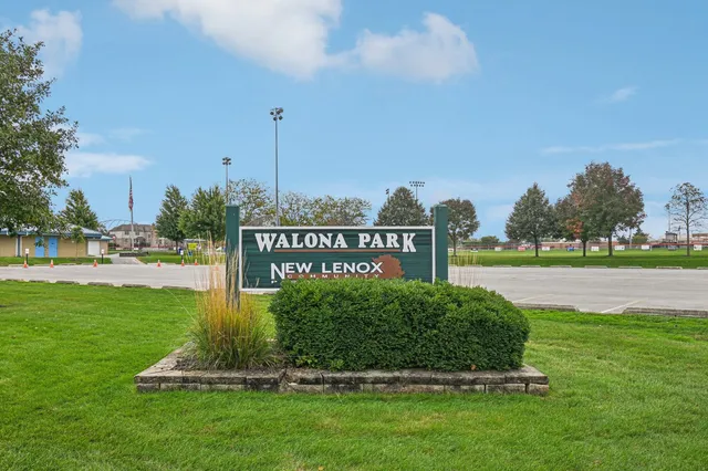 $328,500 | 117 Walona Avenue, New Lenox, IL 60451
