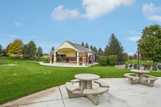 $328,500 | 117 Walona Avenue, New Lenox, IL 60451