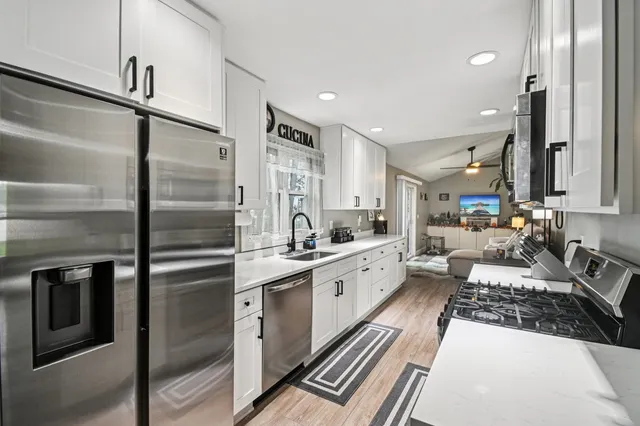 $328,500 | 117 Walona Avenue, New Lenox, IL 60451