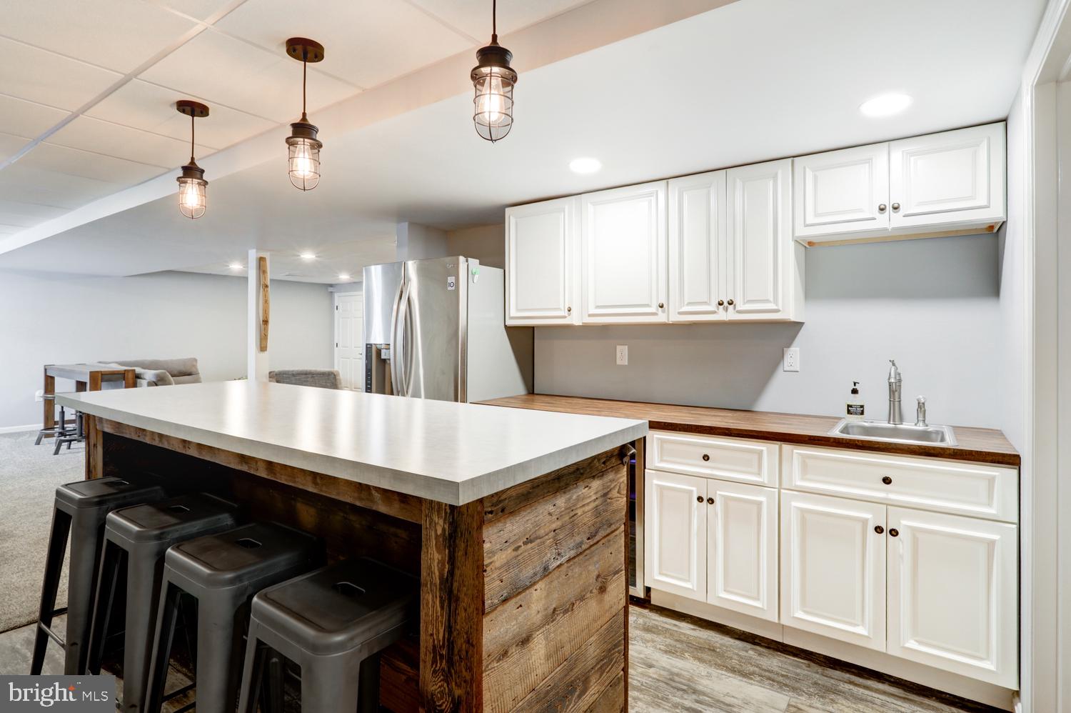 605 Hamaker Road Manheim, PA 17545 - Photo 43 of 47 The distinctive island with pendant lighting! Wow!