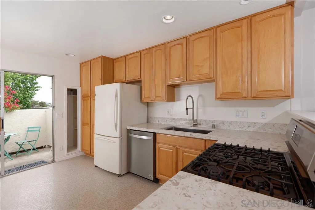 1903 Terracina Circle Spring Valley, CA 91977 - Photo 4 of 21 Gallery Image 4