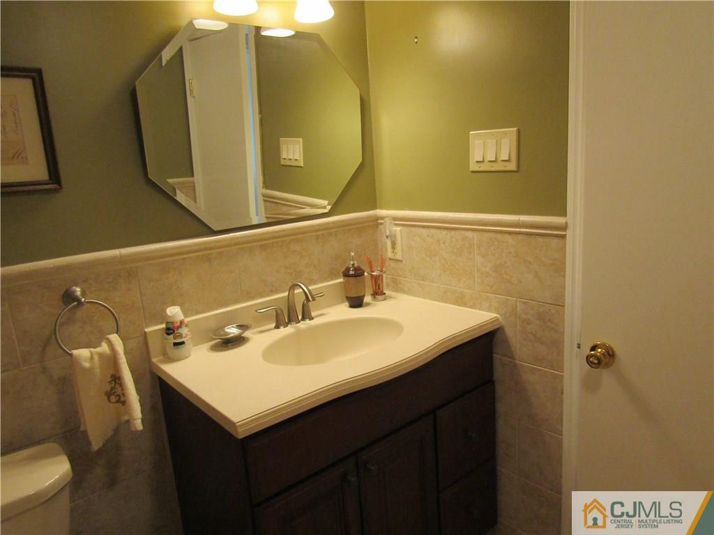 9 Meadow Road East Brunswick, NJ 08816 - Photo 12 of 24 Gallery Image 12