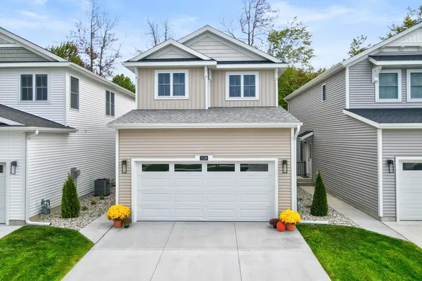 $379,900 | 7236 Atwater Springs Drive, Spring Lake, MI 49456