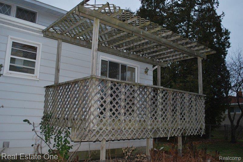 3071 Devondale Road Rochester, MI 48309 - Photo 7 of 25 Deck