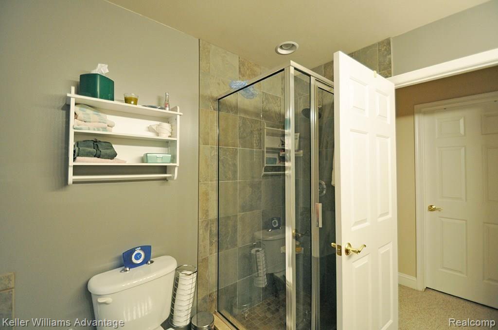 49648 Timber Trail Novi, MI 48374 - Photo 27 of 32 27_MasterBath_U_1-2.jpg
