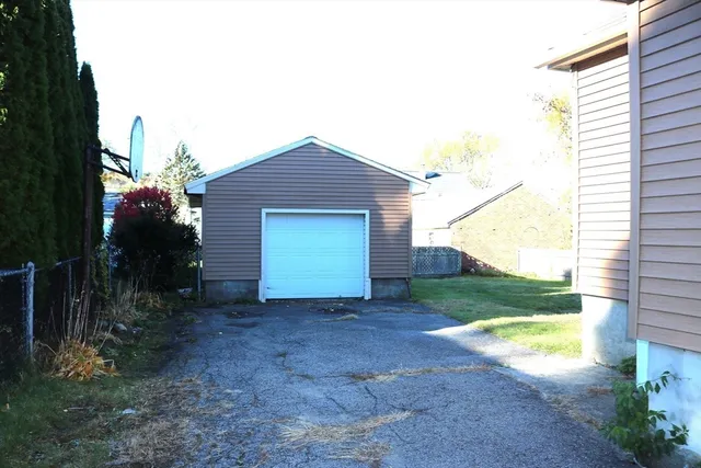 a view of a house with backyard and garden