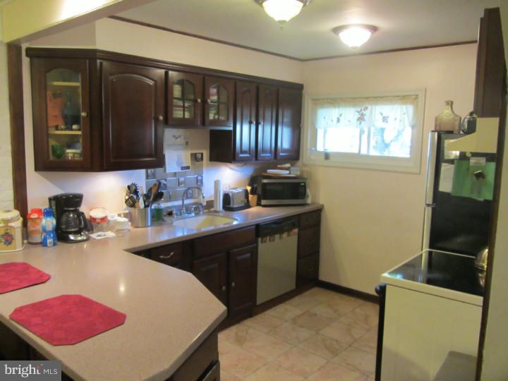 176 Idlewild Road Levittown, PA 19057 - Photo 3 of 21 Gallery Image 3