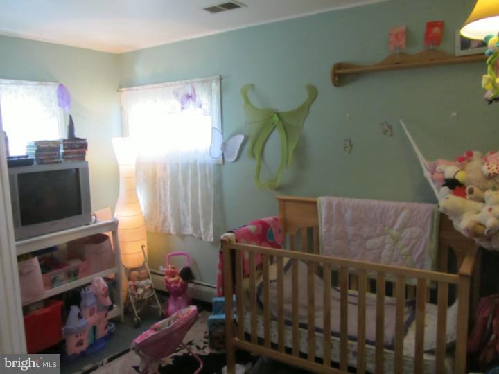 176 Idlewild Road Levittown, PA 19057 - Photo 9 of 21 Gallery Image 9