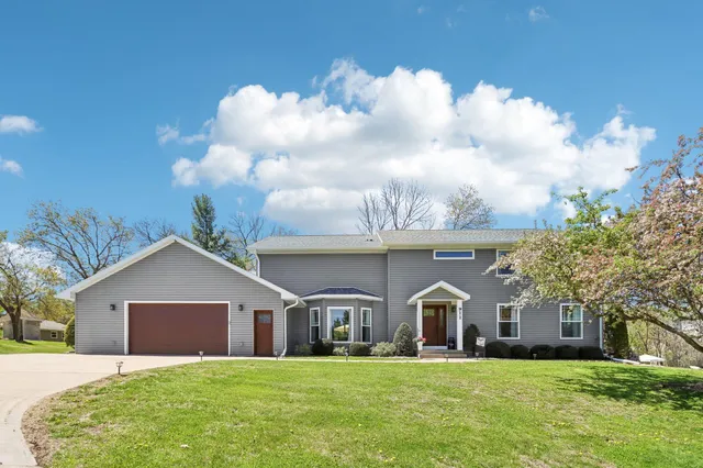 $799,500 | 911 Fawn Court, Wisconsin Dells, WI 53965