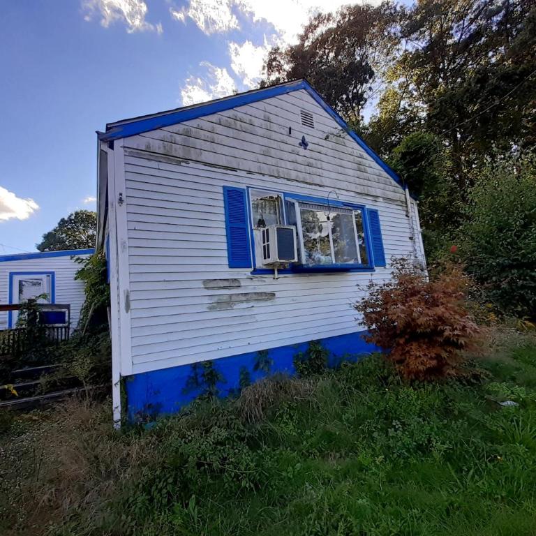 535 Hancock Street Tiverton, RI 02878 - Photo 2 of 16
