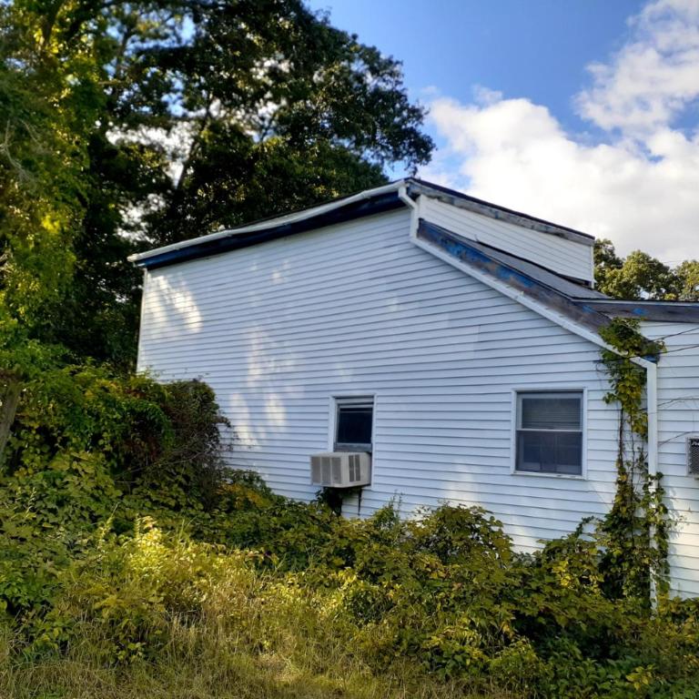 535 Hancock Street Tiverton, RI 02878 - Photo 3 of 16