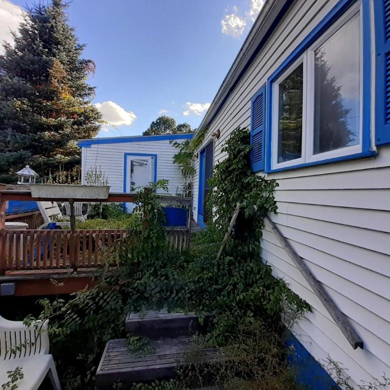 535 Hancock Street Tiverton, RI 02878 - Photo 4 of 16