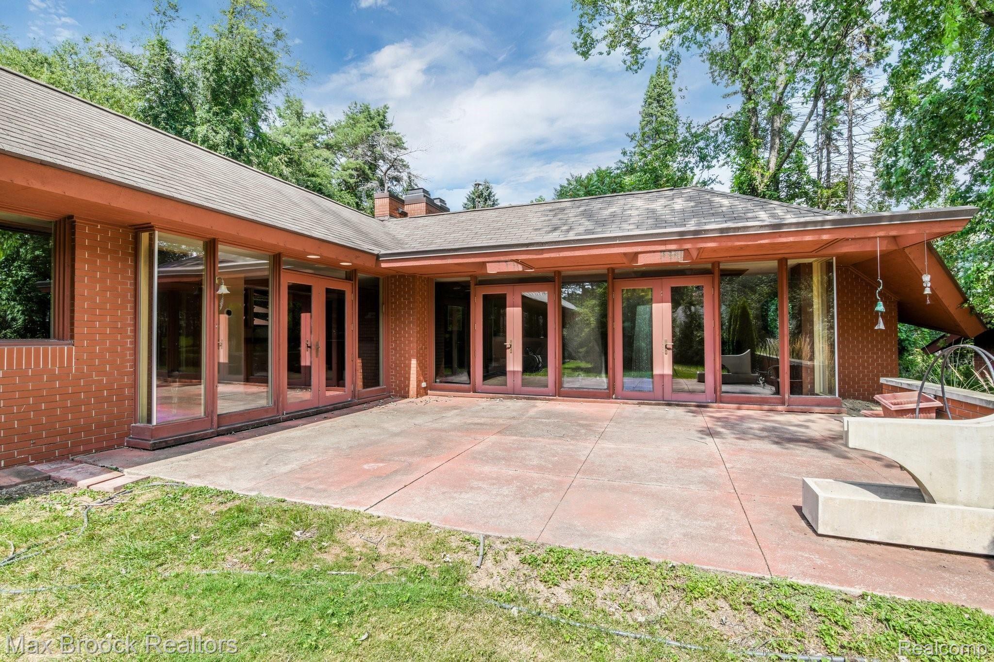 6867 Wing Lake Road Bloomfield Hills, MI 48301 - Photo 23 of 28 6867+Wing+Lake+Rd+Bloomfield+Hills-25-web.jpg