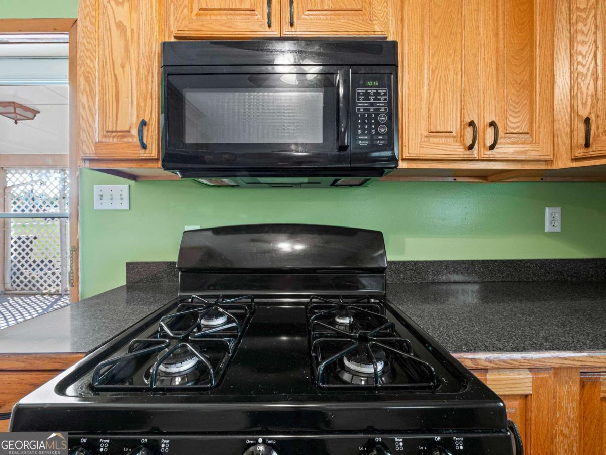 372 Hilltop Way Toccoa, GA 30577 - Photo 11 of 38 a stove top oven sitting inside of a kitchen