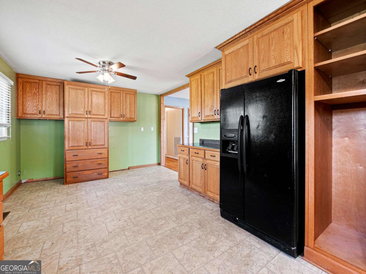 372 Hilltop Way Toccoa, GA 30577 - Photo 12 of 38 a view of kitchen with refrigerator cabinets and a kitchen