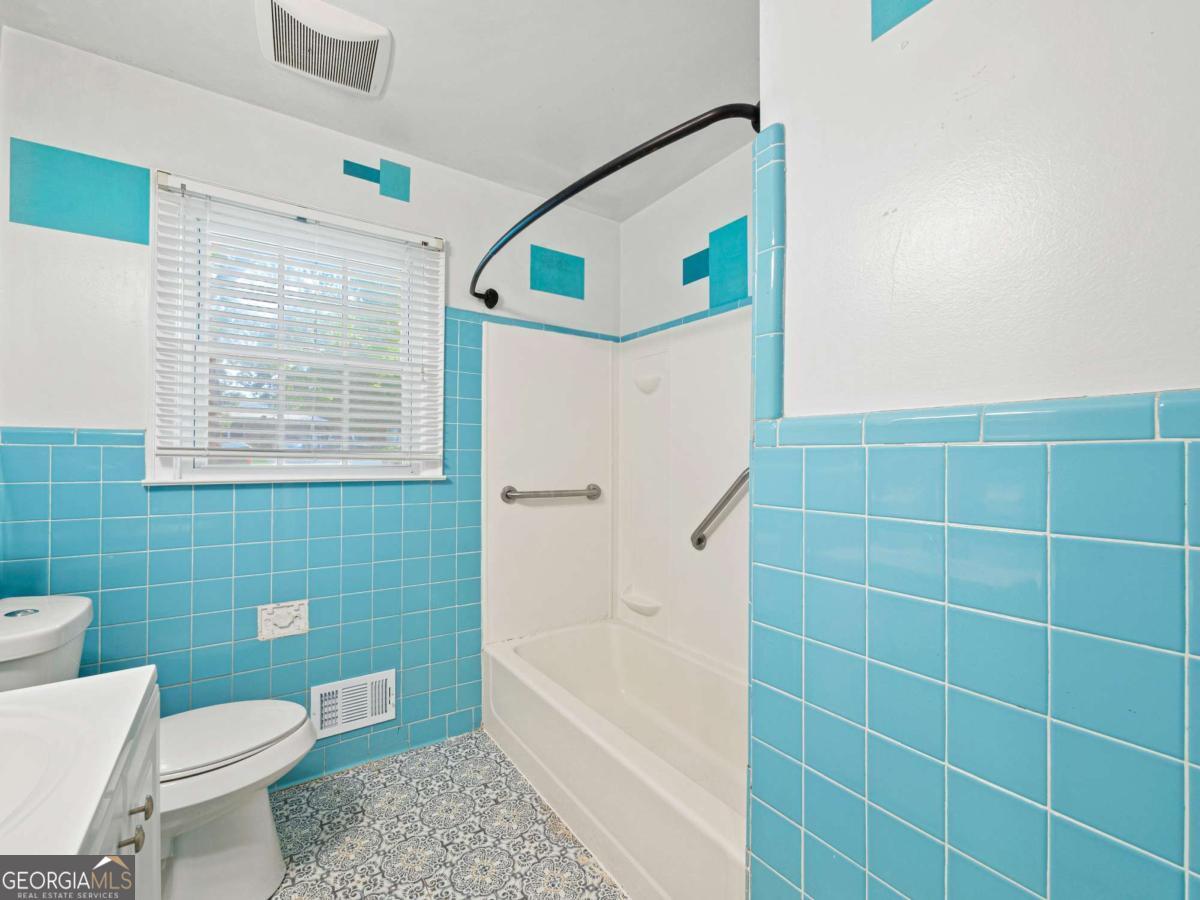 372 Hilltop Way Toccoa, GA 30577 - Photo 13 of 38 a bathroom with a toilet a sink a mirror and shower